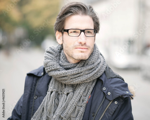 Attraktiver mann single