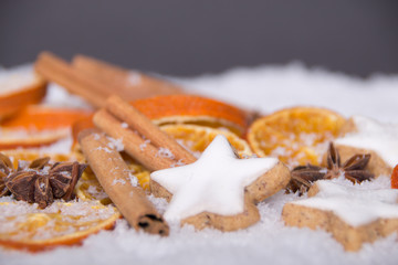 Weihnachtsdeko Orangenscheiben, Sternanis, Zimtsterne, Zimtstang
