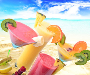 Smoothies und Cocktails: Frische genießen am karibischen Srand