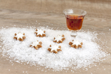 Winter Warm Up - amaretto with cinnamon cake & snow