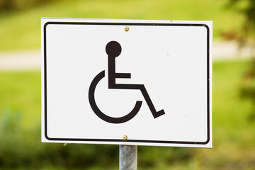 Znak drogowy / Miejsce dla inwalidy - obrazy, fototapety, plakaty