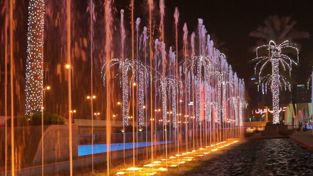Duabi Fontain at Dubai Mall still