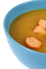 Les croutons dans la soupe à l'oignon