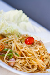 vegetarian thai food : vegetarian papaya salad (somtum)