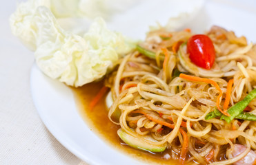 vegetarian thai food : vegetarian papaya salad (somtum)