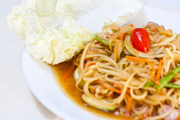 vegetarian thai food : vegetarian papaya salad (somtum)