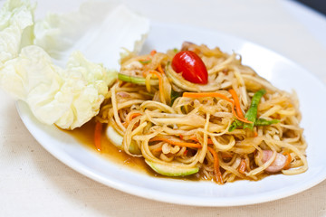 vegetarian thai food : vegetarian papaya salad (somtum)