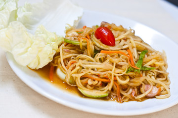 vegetarian thai food : vegetarian papaya salad (somtum)