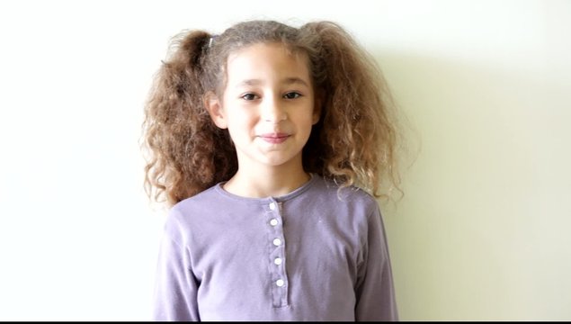 petite fille jolie chefs cuisine