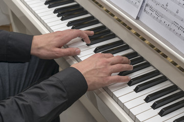 hands on the piano