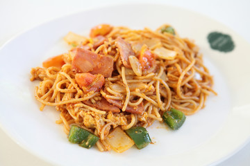 Spaghetti with ham and tomato sauce