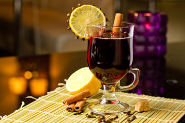 grog with cinnamon and lemon