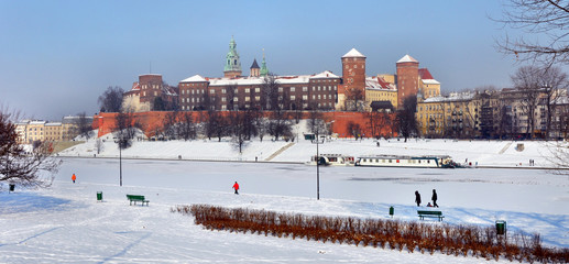 Obraz premium Wawel Castle in Krakow and frozen Vistula river