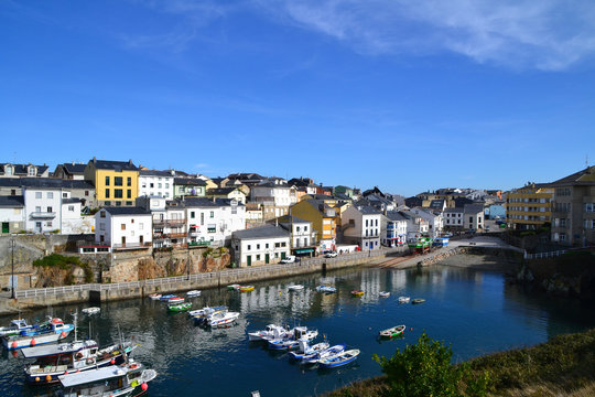 Puerto de Tapia de Casariego en Asturias, Espa&ntilde;a