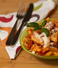 pasta al sugo e basilico