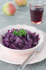 Braised red cabbage with apple