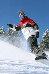 Fototapeta na wymiar Snowboarder w akcji