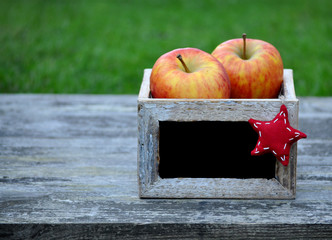 Weihnachten - Holzkiste mit Schiefertafel