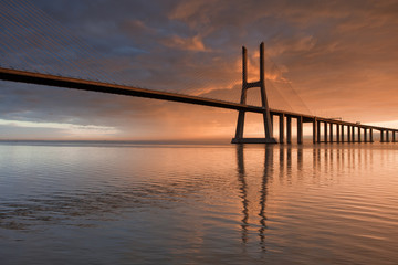 Fototapeta na wymiar Vasco da Gama Bridge, awangardowy projekt