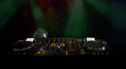 Naklejka premium Lights on DJs music deck at night