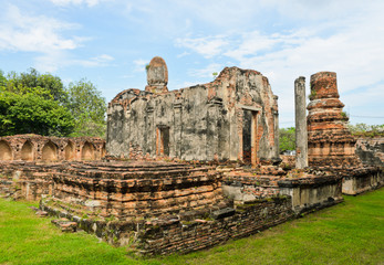 Fototapeta na wymiar Ruins temple in Lopburi, Thailand