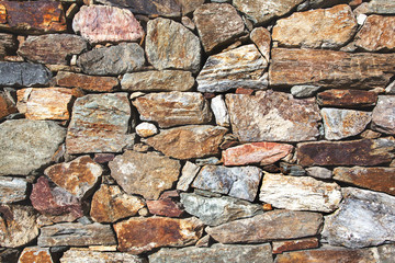 Stone masonry wall