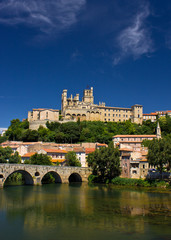 Kathedrale St. Nazaire und Pont Vieux in Beziers