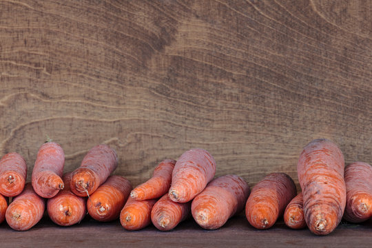 Fresh winter carrots in a wooden box