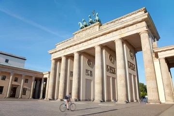 Selbstklebende Fototapeten Brandenburger Tor und Fahrrad, Berlin © andersphoto