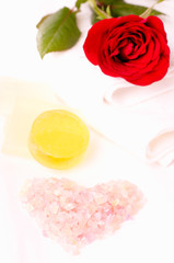 Obraz na płótnie Canvas Heart shape pink bath salt close up with romantic spa concept