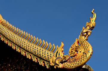 Fototapeta na wymiar roof of buddhist temple