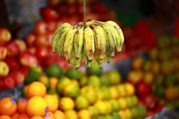 Zelfklevend Fotobehang Tropical bananas in local bazaar in India. © Curioso.Photography