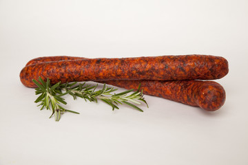 Scharfe Salami und Rosmarin