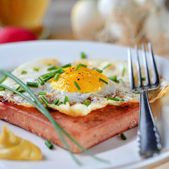 leberkäse mit spiegelei