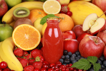 Frischer Saft aus roten Früchten