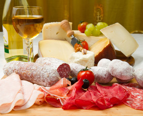 tagliere di salumi e formaggi