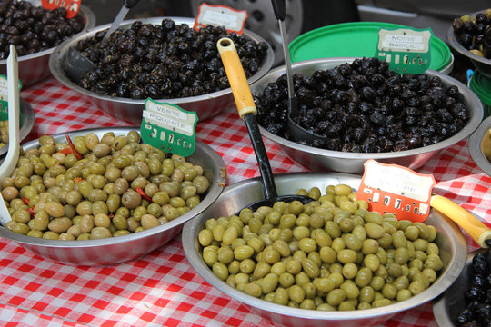Different sorts of olives