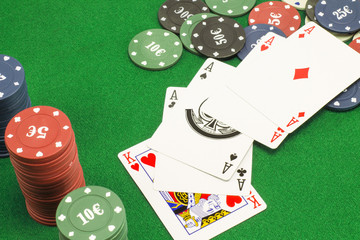 Tavolo da poker fiches e carte