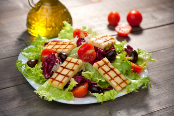 Fresh mixed  salad  with grilled cheese