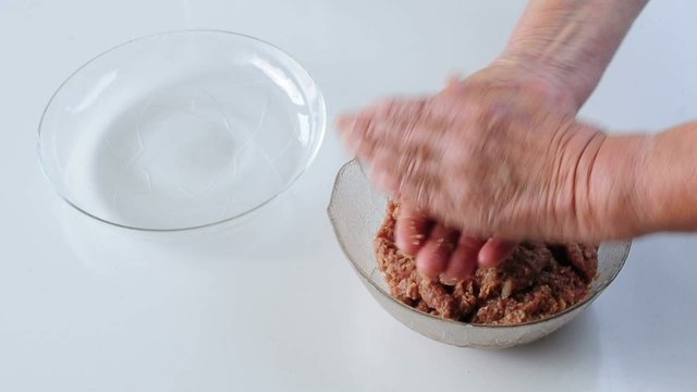Hackfleisch formen f&uuml;r Frikadellen