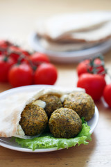 Falafel balls with pita bread,sauce,salad and tomatoes