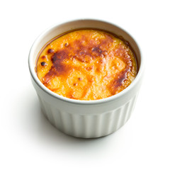 creme brulee in ceramic bowl