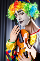 Clown playing on the violin