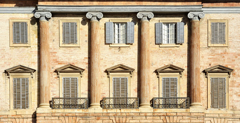 Windows between columns