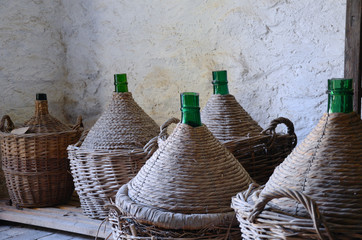 alte Weinflaschen, Korbflasche, Korb, Wein, Flasche, antik, alt