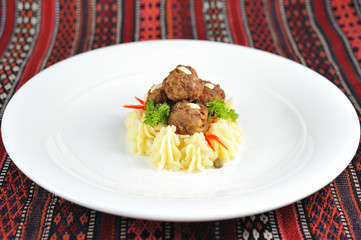 Meatballs with mashed potatoes oriental style