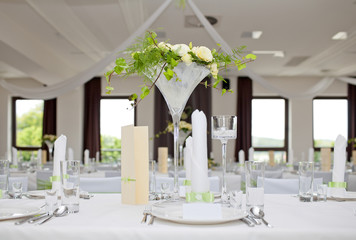 Wedding table with bouquet of roses