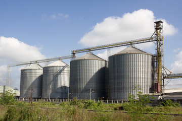 Fototapeta premium four silver silos