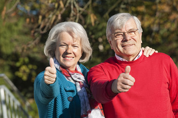 Happy senior couple - Glückliches Seniorenpaar