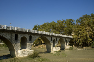 Fototapeta na wymiar Most na rzece Osum, Berati, Albania